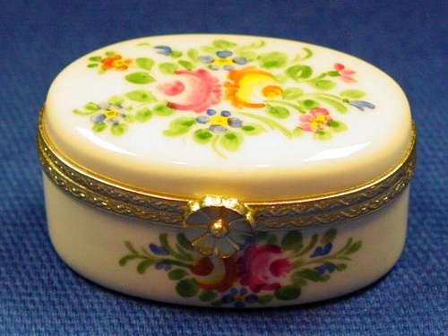 TALL WHITE OVAL/FLOWERS